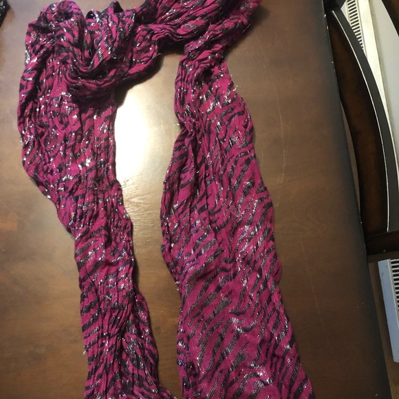 Scarves - Picture 5 of 8